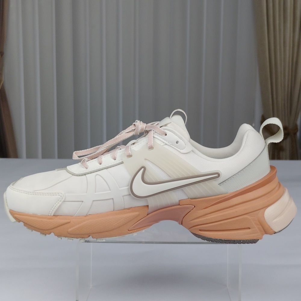 Nike Women's White and Peach Athletic Sneakers - Picture 7 of 16